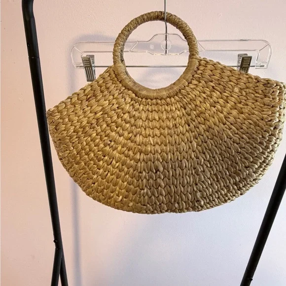 Coastal Rattan Handbag - Picture 2 of 5